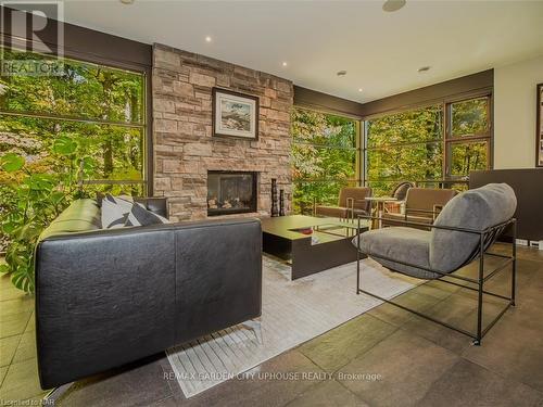 1925 Hansler Street, Pelham (663 - North Pelham), ON - Indoor With Fireplace