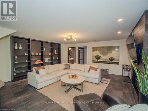 1925 Hansler Street, Pelham (663 - North Pelham), ON - Indoor Photo Showing Living Room