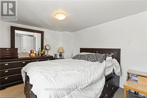 3565 Hendershot Drive, Fort Erie (328 - Stevensville), ON - Indoor Photo Showing Bedroom