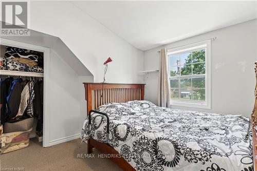 3565 Hendershot Drive, Fort Erie (328 - Stevensville), ON - Indoor Photo Showing Bedroom