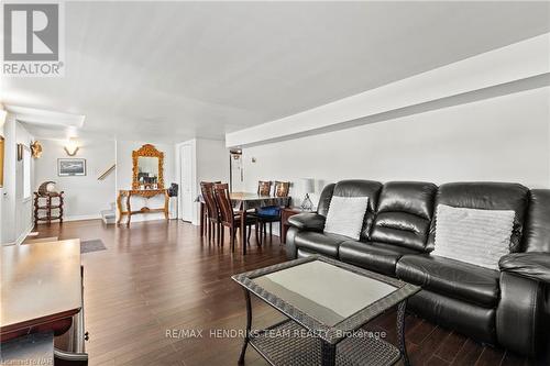 3565 Hendershot Drive, Fort Erie (328 - Stevensville), ON - Indoor Photo Showing Living Room