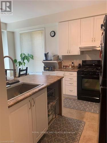 8817 Kudlac Street, Niagara Falls (219 - Forestview), ON - Indoor Photo Showing Kitchen