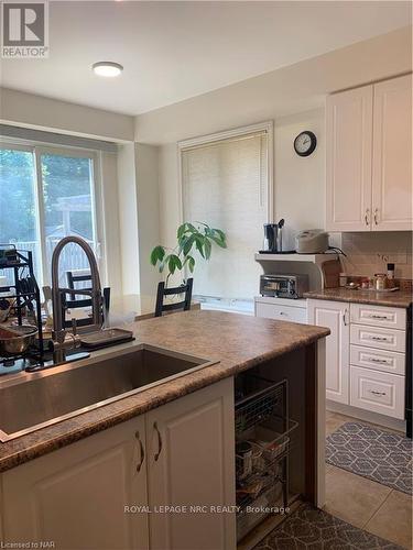 8817 Kudlac Street, Niagara Falls (219 - Forestview), ON - Indoor Photo Showing Kitchen