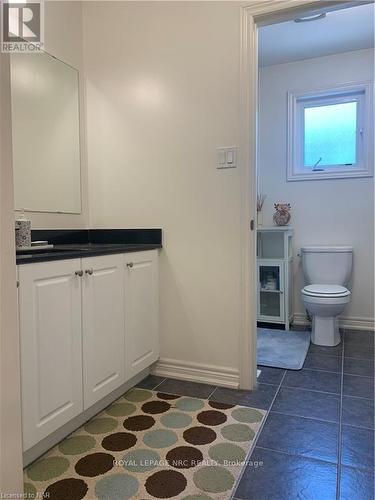 8817 Kudlac Street, Niagara Falls (219 - Forestview), ON - Indoor Photo Showing Bathroom