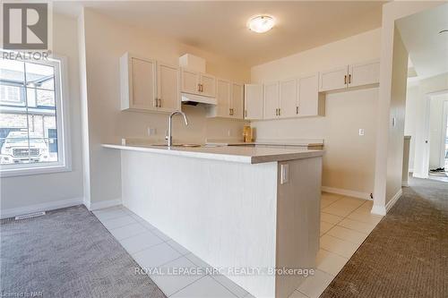 20 Garrison Road, Fort Erie (333 - Lakeshore), ON - Indoor Photo Showing Kitchen