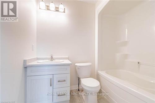 20 Garrison Road, Fort Erie (333 - Lakeshore), ON - Indoor Photo Showing Bathroom