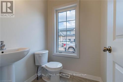 20 Garrison Road, Fort Erie (333 - Lakeshore), ON - Indoor Photo Showing Bathroom