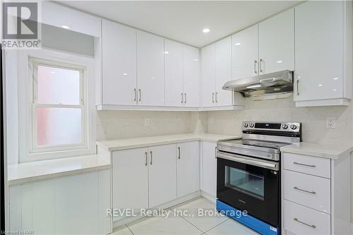 4492 Morrison Street, Niagara Falls (210 - Downtown), ON - Indoor Photo Showing Kitchen