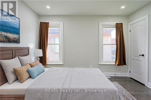 4492 Morrison Street, Niagara Falls (210 - Downtown), ON - Indoor Photo Showing Bedroom