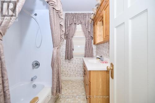 235 Phipps Street, Fort Erie (332 - Central), ON - Indoor Photo Showing Bathroom