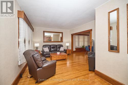 235 Phipps Street, Fort Erie (332 - Central), ON - Indoor Photo Showing Living Room