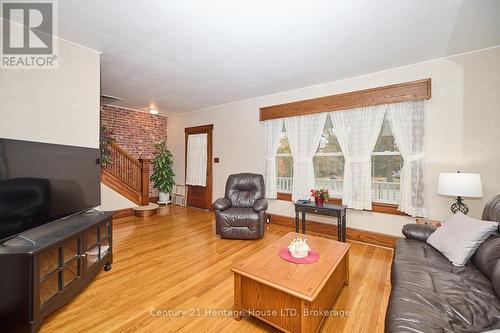 235 Phipps Street, Fort Erie (332 - Central), ON - Indoor Photo Showing Living Room