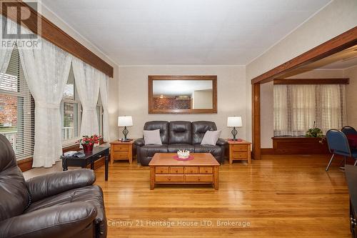 235 Phipps Street, Fort Erie (332 - Central), ON - Indoor Photo Showing Living Room