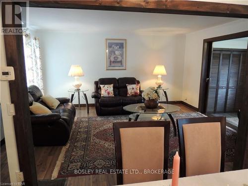 209 Eastchester Avenue, Niagara-On-The-Lake (104 - Rural), ON - Indoor Photo Showing Living Room