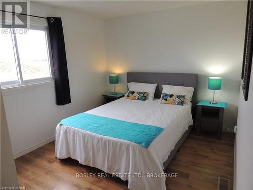 209 Eastchester Avenue, Niagara-On-The-Lake (104 - Rural), ON - Indoor Photo Showing Bedroom