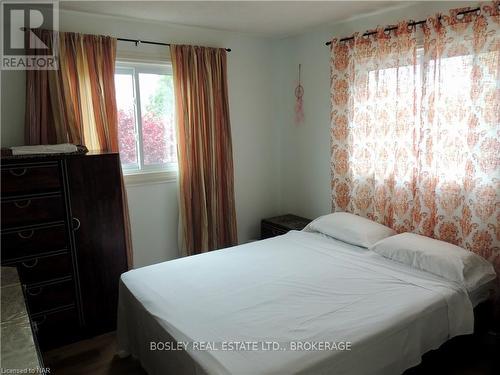 209 Eastchester Avenue, Niagara-On-The-Lake (104 - Rural), ON - Indoor Photo Showing Bedroom