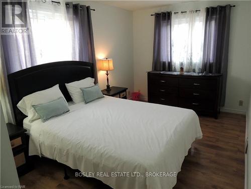 209 Eastchester Avenue, Niagara-On-The-Lake (104 - Rural), ON - Indoor Photo Showing Bedroom