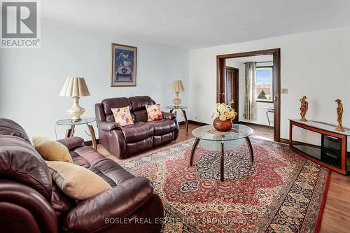 209 Eastchester Avenue, Niagara-On-The-Lake (104 - Rural), ON - Indoor Photo Showing Living Room