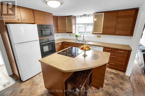 209 Eastchester Avenue, Niagara-On-The-Lake (104 - Rural), ON - Indoor Photo Showing Kitchen With Double Sink