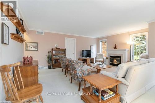 3500 Frederick Avenue, Lincoln (980 - Lincoln-Jordan/Vineland), ON - Indoor Photo Showing Living Room With Fireplace