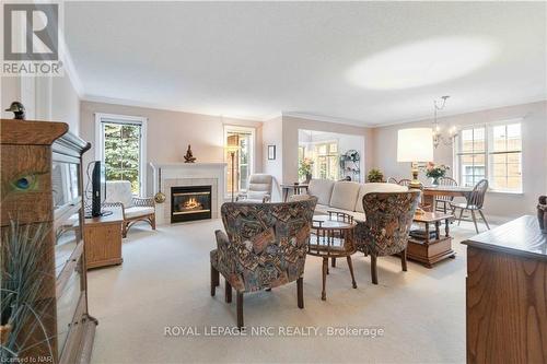 3500 Frederick Avenue, Lincoln (980 - Lincoln-Jordan/Vineland), ON - Indoor Photo Showing Living Room With Fireplace