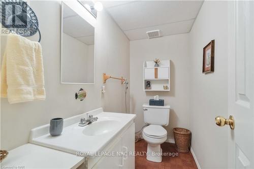 3500 Frederick Avenue, Lincoln (980 - Lincoln-Jordan/Vineland), ON - Indoor Photo Showing Bathroom