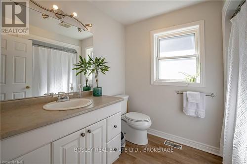 65 Chelsea Street, St. Catharines (450 - E. Chester), ON - Indoor Photo Showing Bathroom