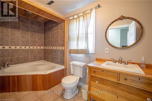 65 Chelsea Street, St. Catharines (450 - E. Chester), ON - Indoor Photo Showing Bathroom