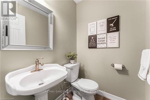 91 Kunda Park Boulevard, Pelham (662 - Fonthill), ON - Indoor Photo Showing Bathroom