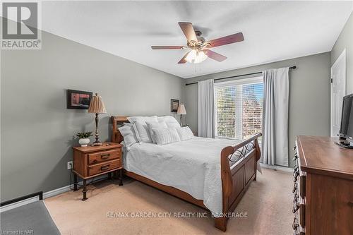 91 Kunda Park Boulevard, Pelham (662 - Fonthill), ON - Indoor Photo Showing Bedroom