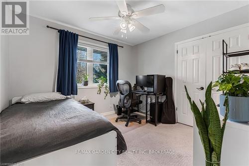 91 Kunda Park Boulevard, Pelham (662 - Fonthill), ON - Indoor Photo Showing Bedroom