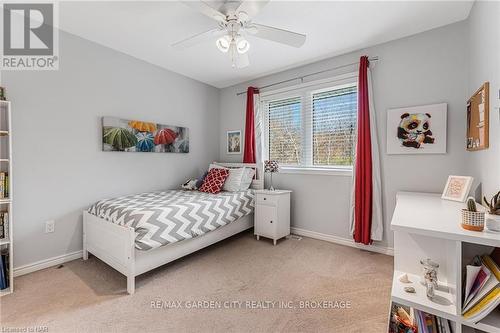 91 Kunda Park Boulevard, Pelham (662 - Fonthill), ON - Indoor Photo Showing Bedroom