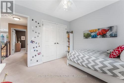 91 Kunda Park Boulevard, Pelham (662 - Fonthill), ON - Indoor Photo Showing Bedroom