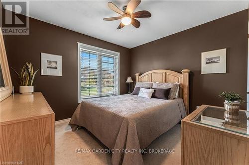 91 Kunda Park Boulevard, Pelham (662 - Fonthill), ON - Indoor Photo Showing Bedroom