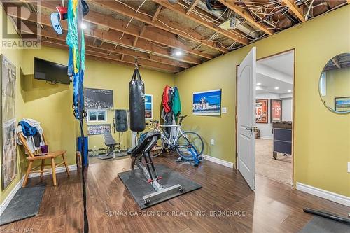 91 Kunda Park Boulevard, Pelham (662 - Fonthill), ON - Indoor Photo Showing Gym Room