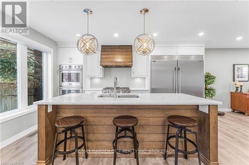 91 Kunda Park Boulevard, Pelham (662 - Fonthill), ON - Indoor Photo Showing Kitchen With Upgraded Kitchen