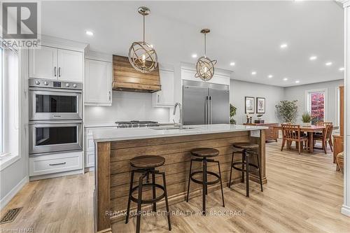 91 Kunda Park Boulevard, Pelham (662 - Fonthill), ON - Indoor Photo Showing Kitchen With Upgraded Kitchen