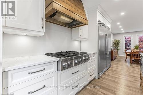 91 Kunda Park Boulevard, Pelham (662 - Fonthill), ON - Indoor Photo Showing Kitchen With Upgraded Kitchen