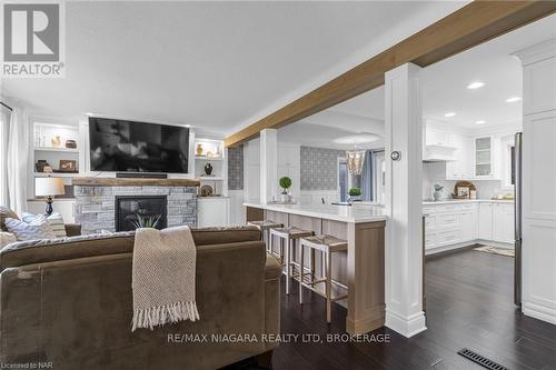 6797 Glengary Street, Niagara Falls (206 - Stamford), ON - Indoor Photo Showing Living Room With Fireplace