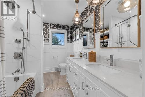 6797 Glengary Street, Niagara Falls (206 - Stamford), ON - Indoor Photo Showing Bathroom