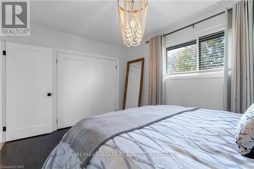 6797 Glengary Street, Niagara Falls (206 - Stamford), ON - Indoor Photo Showing Bedroom