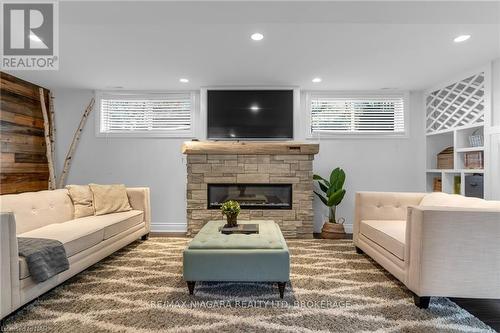 6797 Glengary Street, Niagara Falls (206 - Stamford), ON - Indoor Photo Showing Living Room With Fireplace