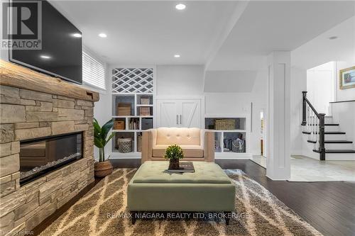 6797 Glengary Street, Niagara Falls (206 - Stamford), ON - Indoor Photo Showing Living Room With Fireplace