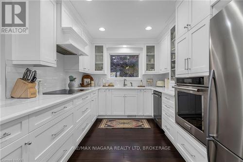 6797 Glengary Street, Niagara Falls (206 - Stamford), ON - Indoor Photo Showing Kitchen With Upgraded Kitchen