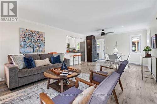 11317 Fowler Road, Wainfleet (880 - Lakeshore), ON - Indoor Photo Showing Living Room