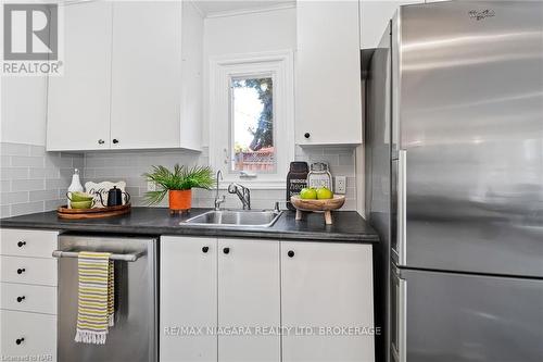 11317 Fowler Road, Wainfleet (880 - Lakeshore), ON - Indoor Photo Showing Kitchen