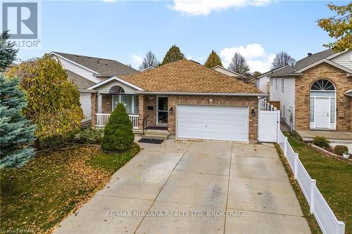 8119 Spring Blossom Drive, Niagara Falls (213 - Ascot), ON - Outdoor With Facade