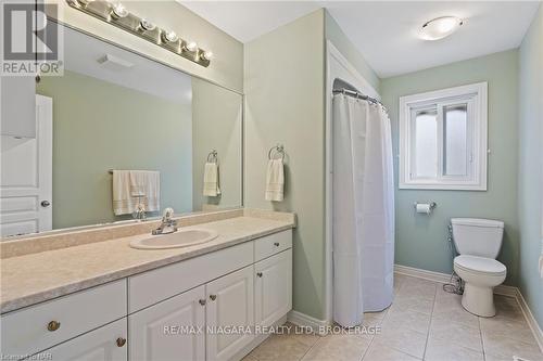 8119 Spring Blossom Drive, Niagara Falls (213 - Ascot), ON - Indoor Photo Showing Bathroom