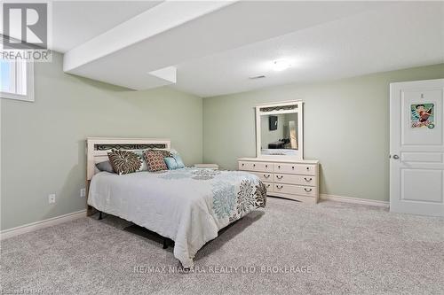 8119 Spring Blossom Drive, Niagara Falls (213 - Ascot), ON - Indoor Photo Showing Bedroom