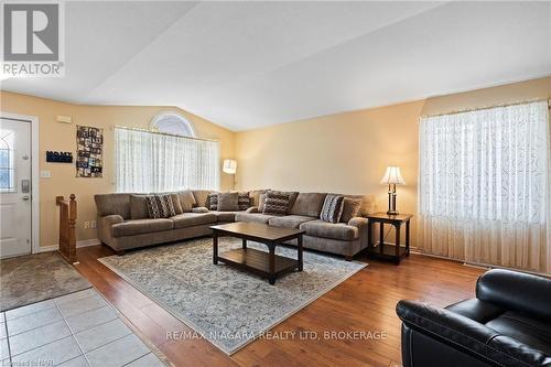 8119 Spring Blossom Drive, Niagara Falls (213 - Ascot), ON - Indoor Photo Showing Living Room